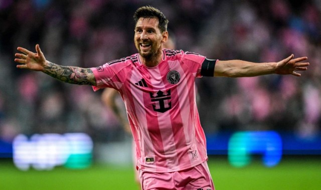 29/903，奥莱报：梅西生涯29次头球破门，在巴黎无头球