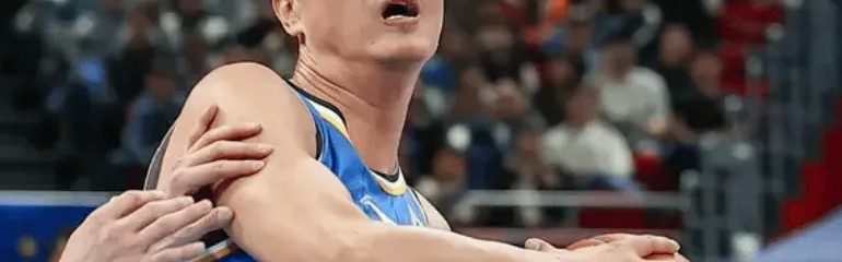 扑克策略-梦回巅峰！翟晓川出战26分钟，得到15分11篮板2助1抢断1盖帽