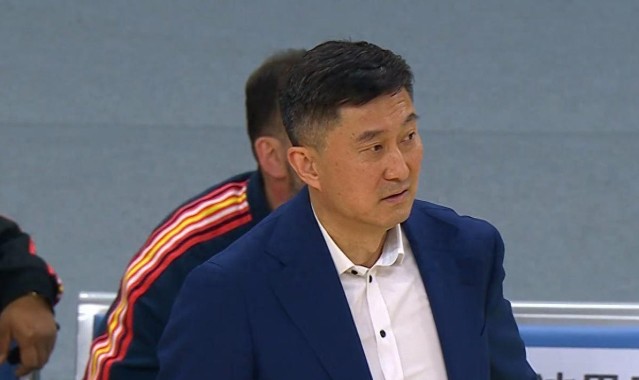 在线扑克-广东男篮为什么惨遭首钢逆转？广东记者给出答案，杜锋该让贤了？