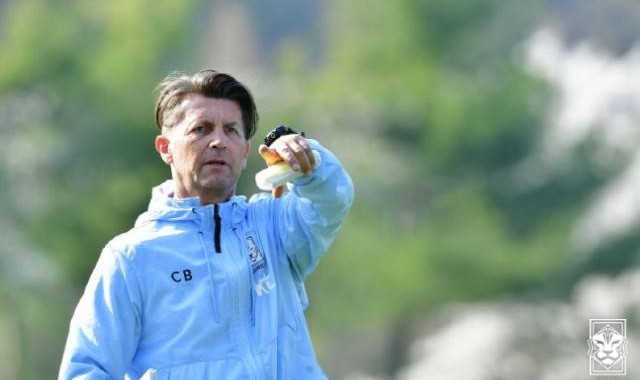 扑克规则-韩国女足主帅扬言要创造历史 海外球员让球队和谐