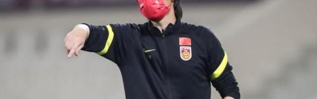 扑克策略-李铁微博被爆！球迷刷屏要求下课：不用归化是罪人