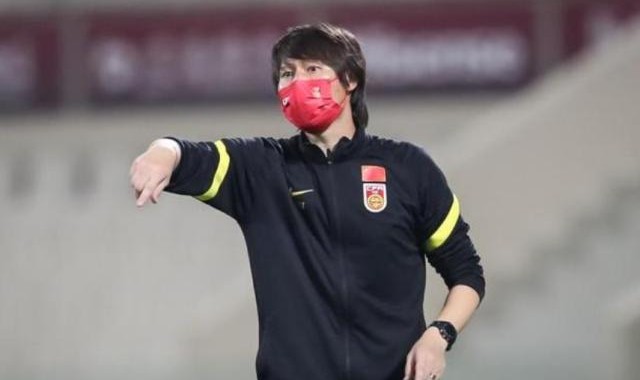 扑克策略-李铁微博被爆！球迷刷屏要求下课：不用归化是罪人